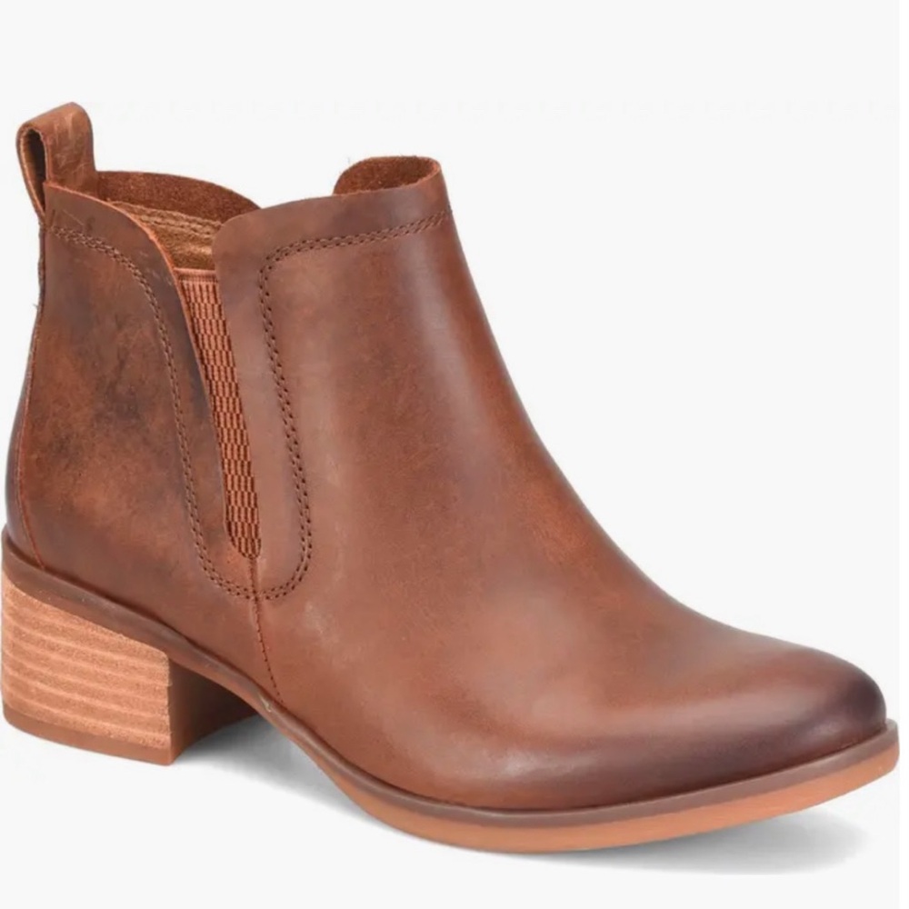 KORKS Women's Brown LEATHER Ankle Boots. NEW IN BOX SIZE 7